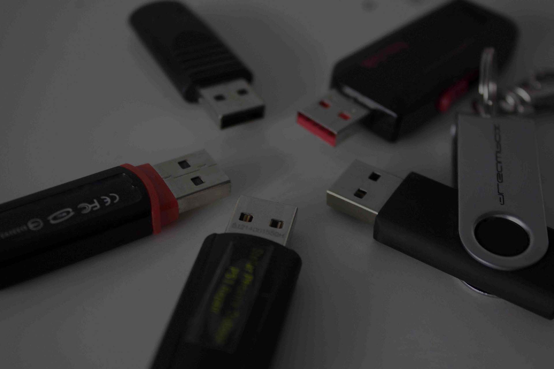 natürlich auch von SD Karten und USB Sticks